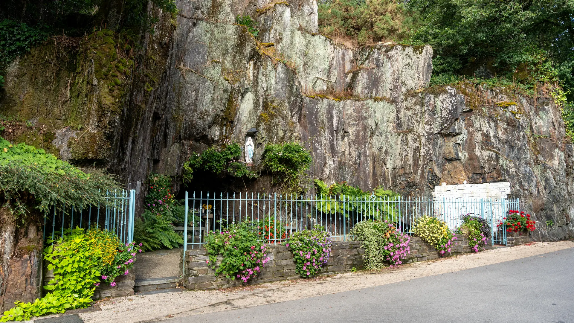2025-grotte-chemin-croix-callac-plumelec (1)