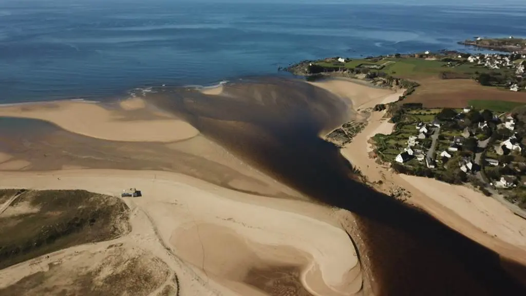 logements atypiques en pleine nature avec vue sur mer et ile de Groix