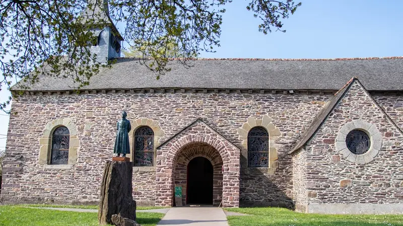 Eglise-du-Graal_Trehorenteuc_DestinationBrocéliande