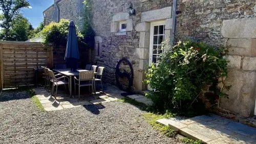 25_Gîtes_Domaine Lann Kerhuerh_La Chapelle-Neuve_Clématite_terrasse2_Vallée du Blavet