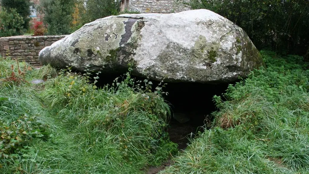 Le Nellud - Dolmen - Locmariaquer - Morbihan Bretagne Sud