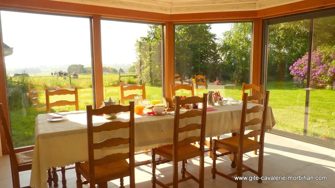 table-des-petits-déjeuners-veranda