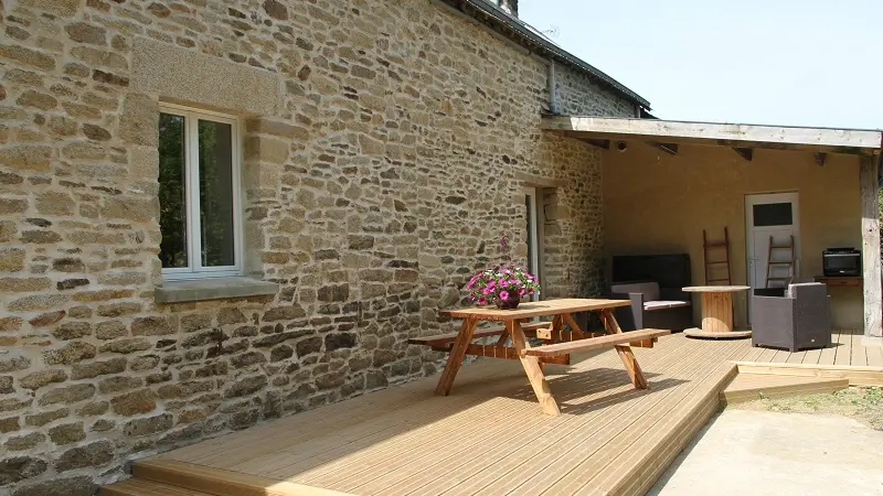 Chambre - hôtes - Figuier Gué - terrasse - Lantillac - Brocéliande