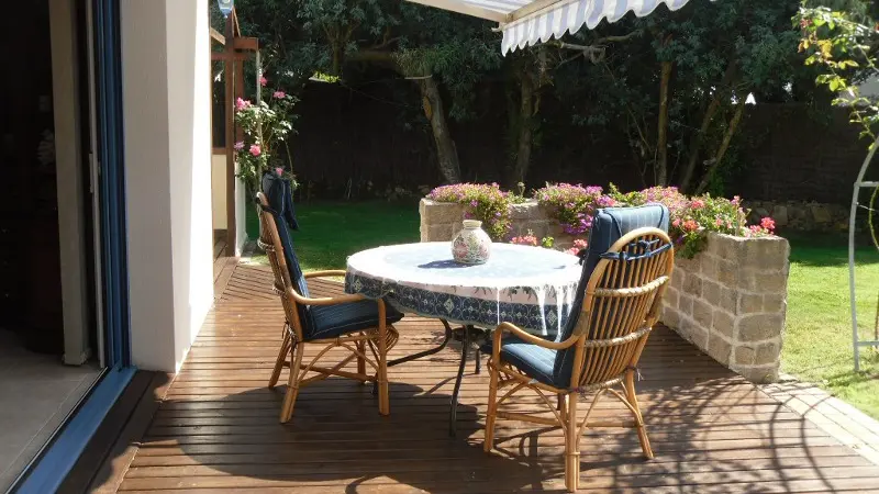 Terrasse-chambre-d-hôte-Ménard-Julienne-arzon-morbihan-bretagne sud