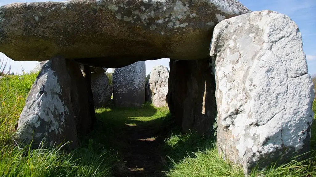 Vue-dolmen-Petit-train-touristique-Carnac-Morbihan-Bretagne-Sud