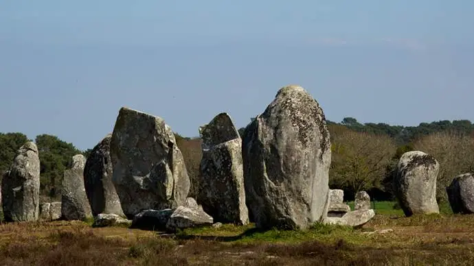 Vue-menhirs-Petit-train-touristique-Carnac-Morbihan-Bretagne-Sud