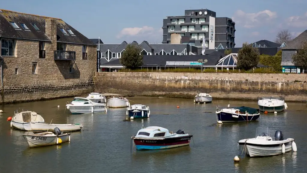 Vue-Port-en-Dro-Petit-train-touristique-Carnac-Morbihan-Bretagne-Sud