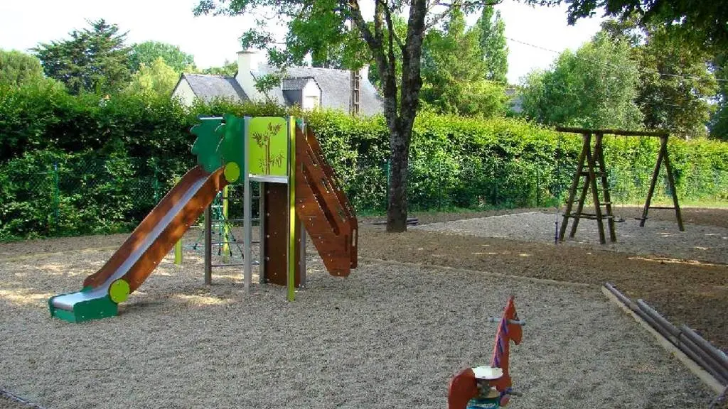 Camping-municipal-de-Le-Guerno