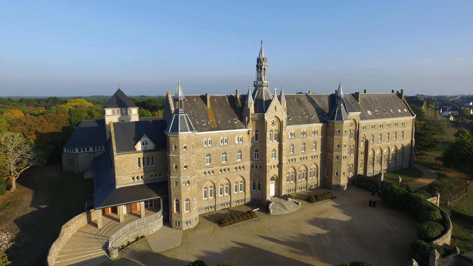 Abbaye-St-Michel_facadeOuest2