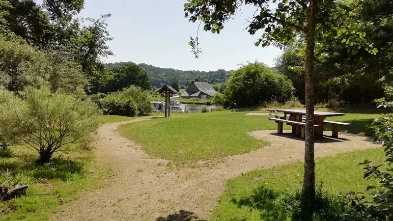 Aire de stationnement - Guillac - Morbihan - Bretagne