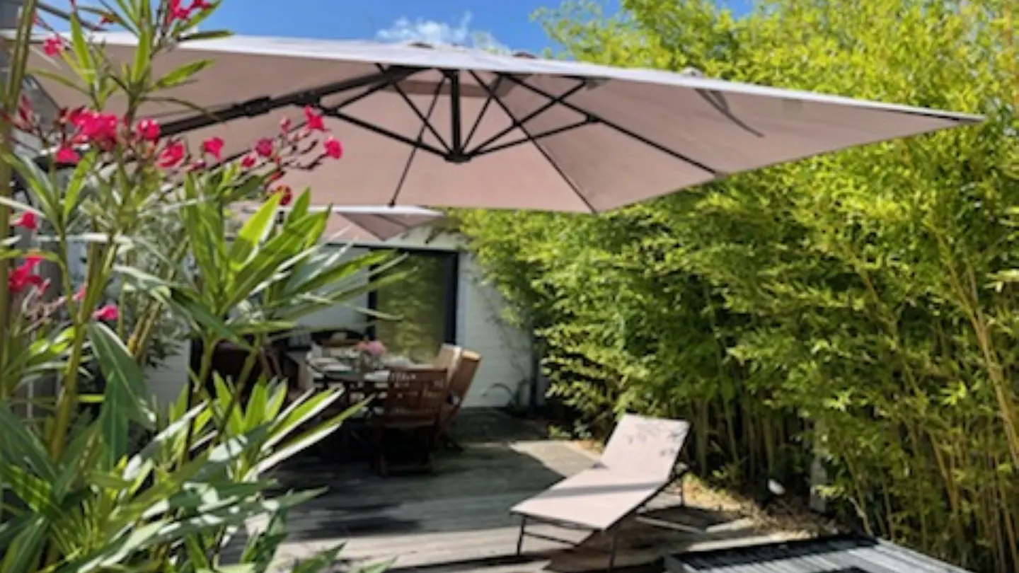 Aurelie-gazave-conciergerie-carnac-parasol