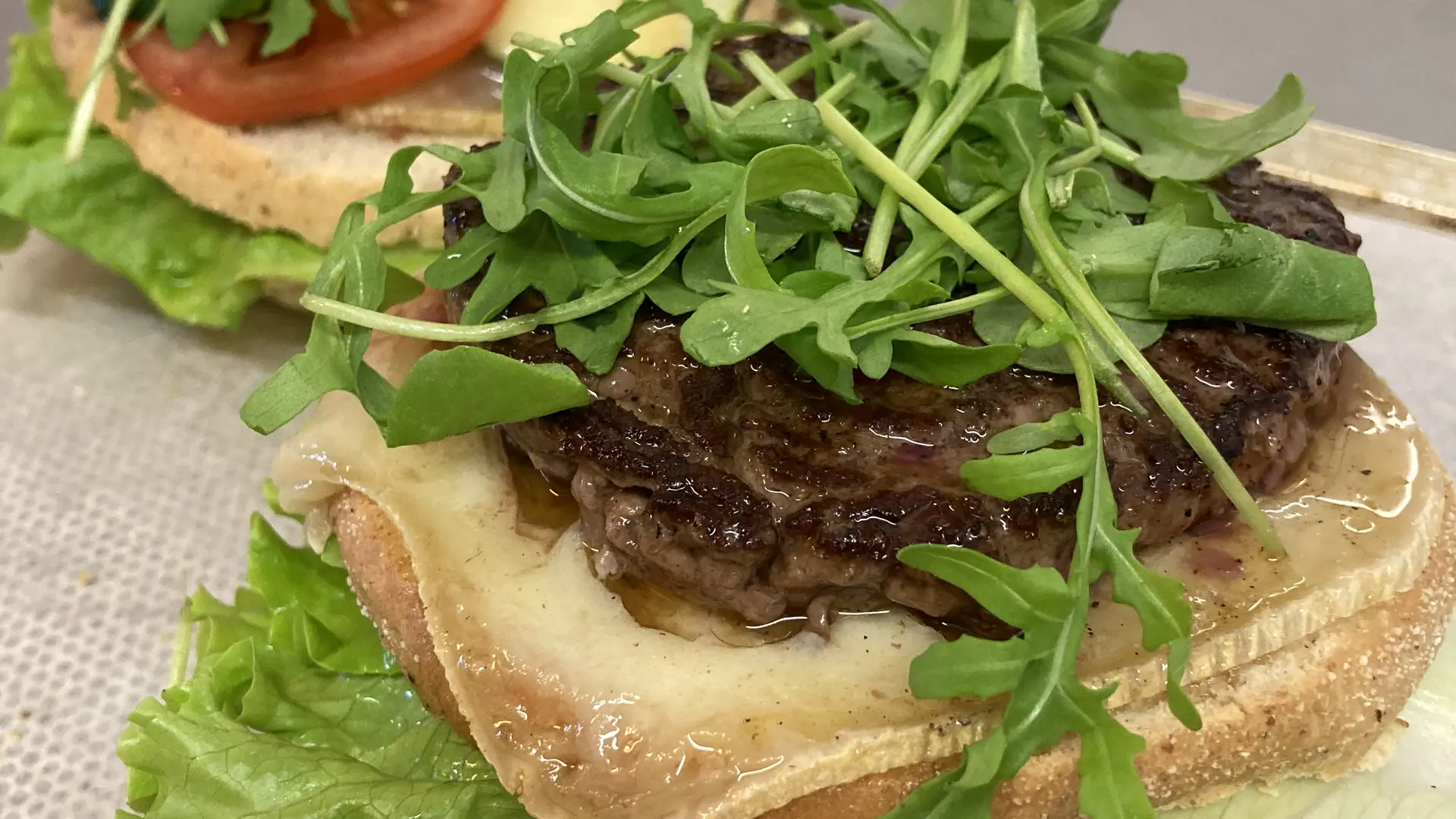 BURGER MAISON TAVARN AR FARFADET