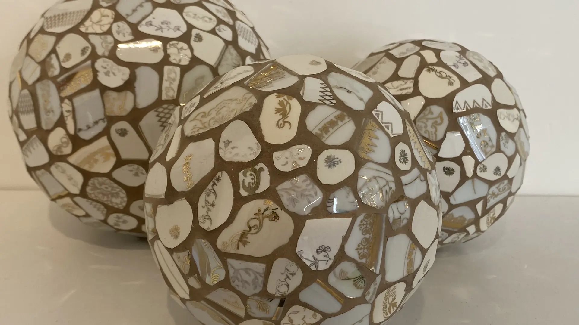 Boules assiettes dorées
