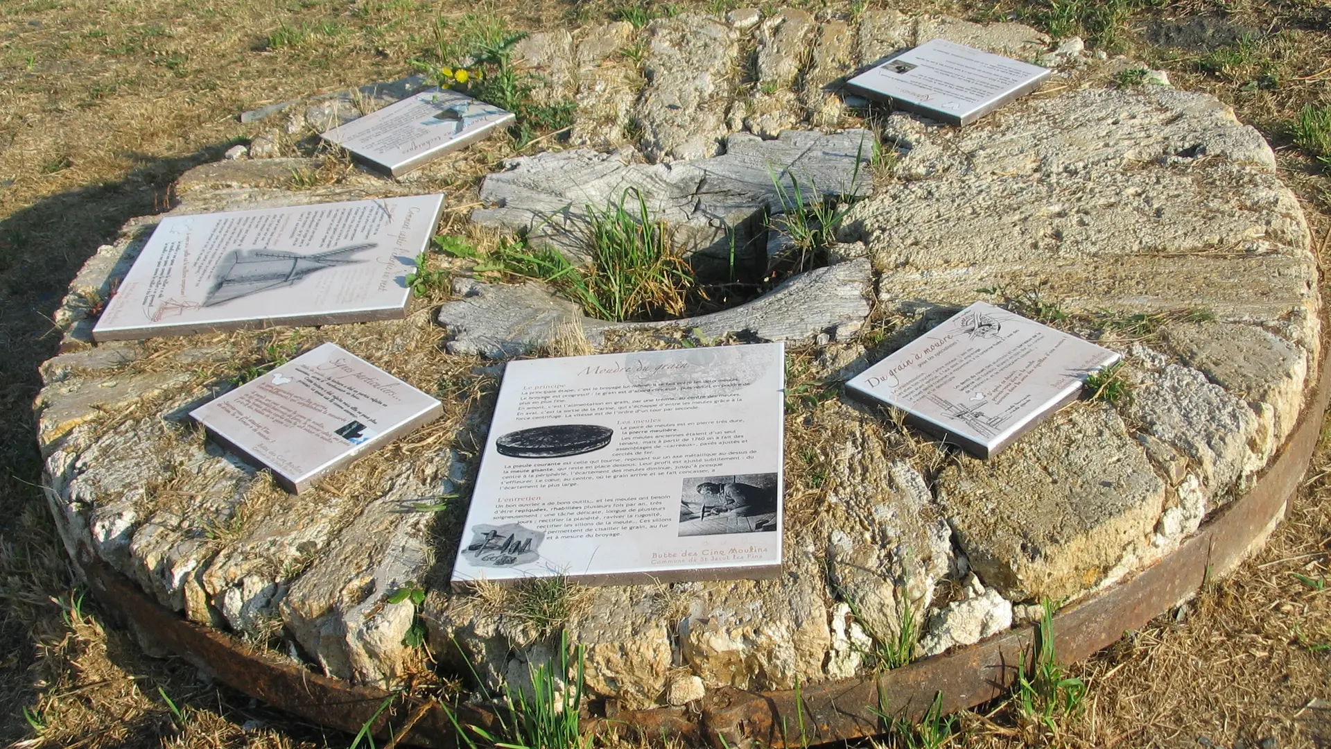 Butte des 5 moulins St Jacut - V.Grasland