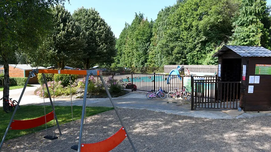 Camping le CLos du Blavet Saint-Nicolas-des-Eaux Pluméliau-Bieuzy Aire de jeux