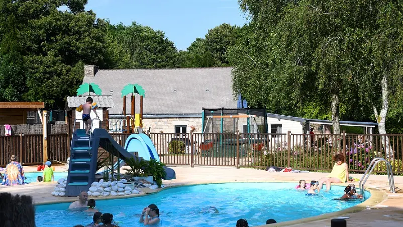 Camping le CLos du Blavet Saint-Nicolas-des-Eaux Pluméliau-Bieuzy piscine