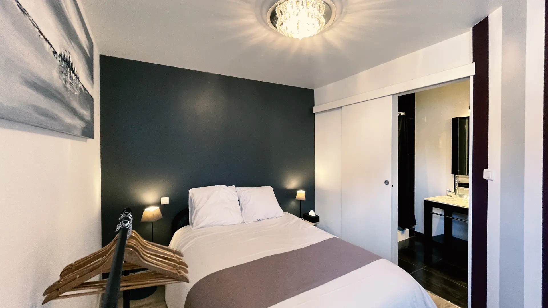 Chambre 2 avec salle de bain attenante