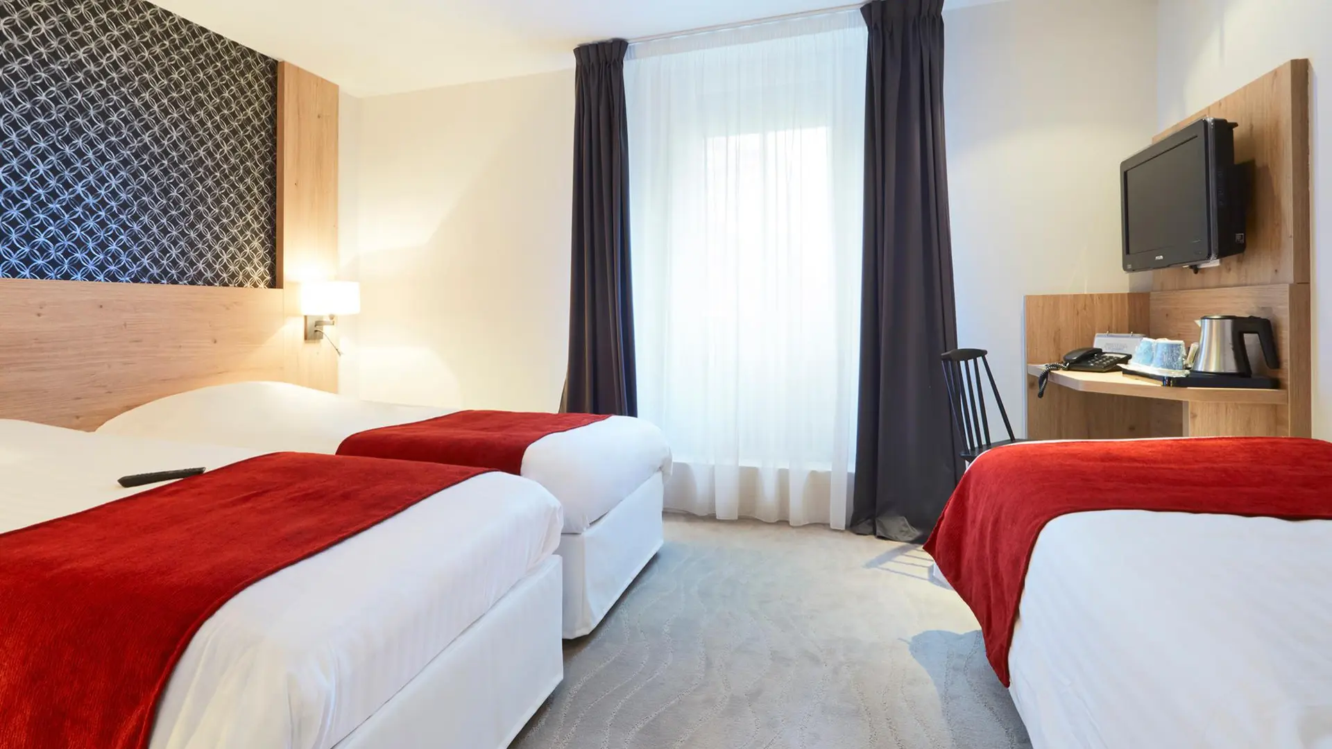 Chambre triple famille Kyriad Vannes Centre ville Morbihan