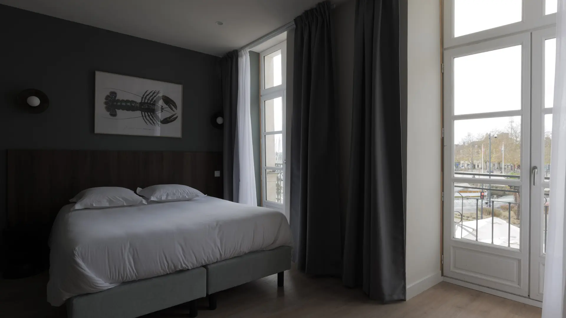 Chambre vue port de plaisance