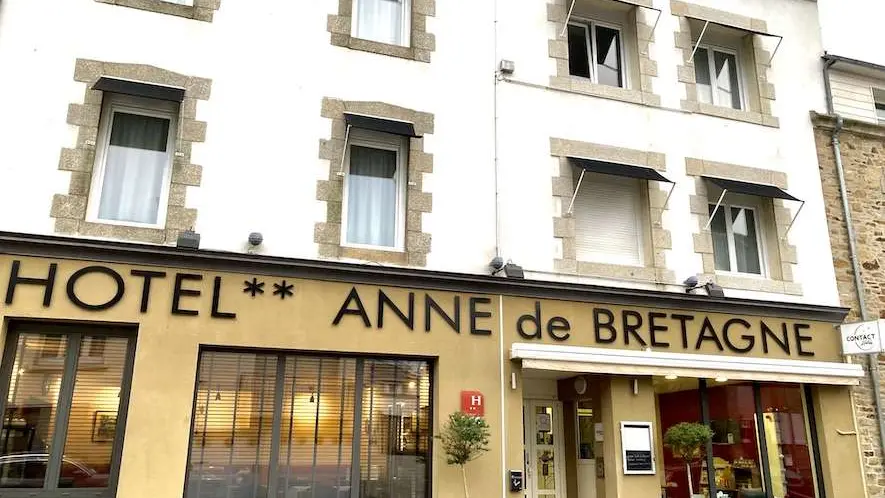 FACADE-HOTEL-ADB-ACCUEIL-VELO---copie