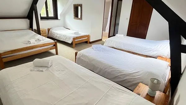 Gîtes_Domaine Lann Kerhuerh_La Chapelle-Neuve_Camelias_chambre3_Vallée du Blavet