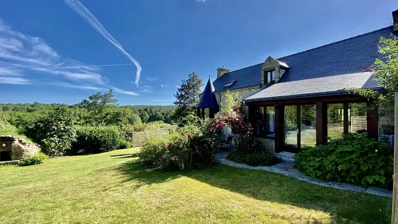 Gîtes_Domaine Lann Kerhuerh_La Chapelle-Neuve_Camelias_extérieur_Vallée du Blavet