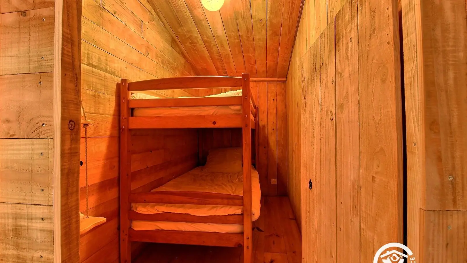 Hébergement insolite Koadou_Cabane Lena_chambre2_Pluméliau-Bieuzy©GDF56