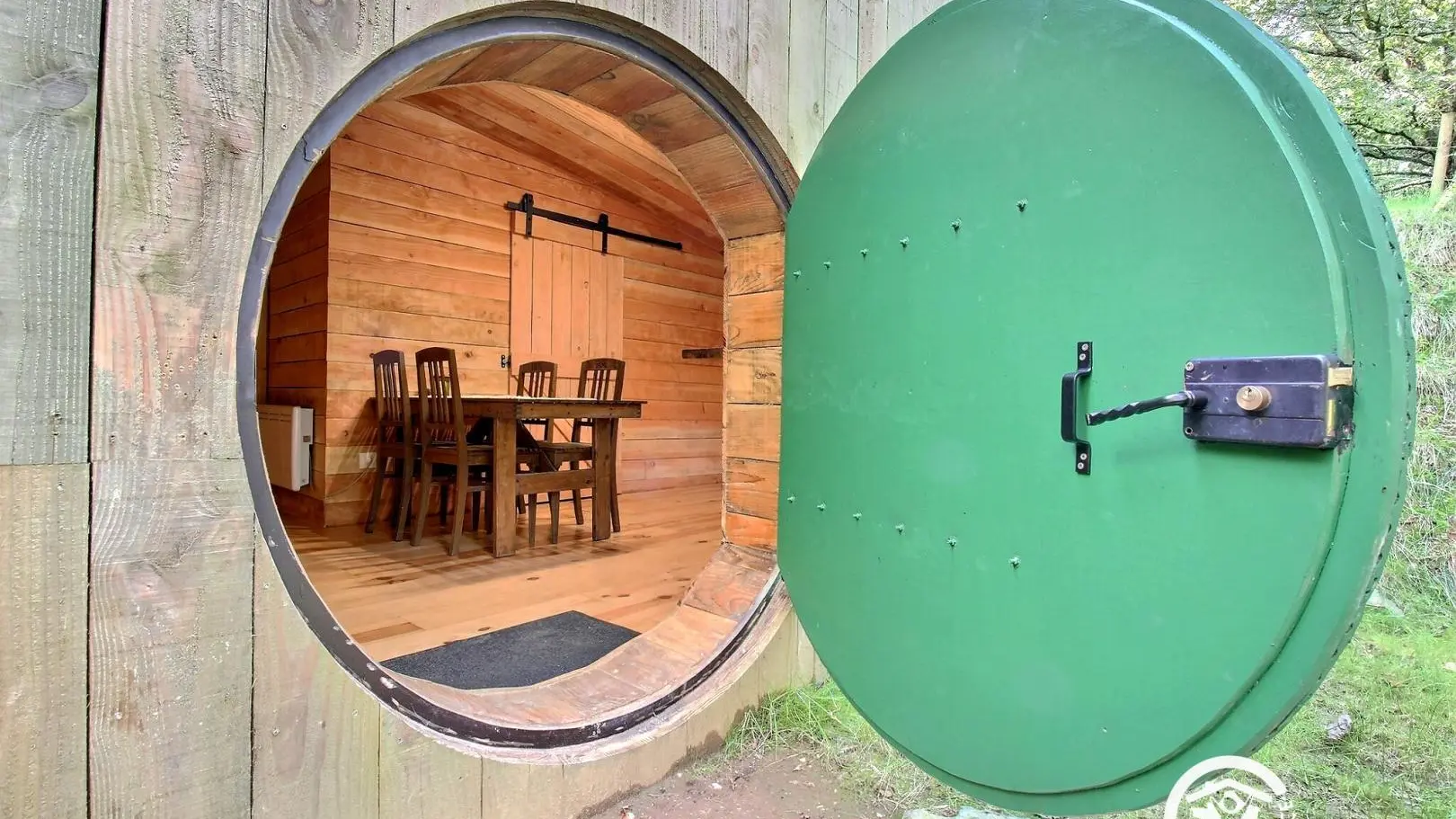 Hébergement insolite Koadou_Cabane Lena_entrée_Pluméliau-Bieuzy©GDF56