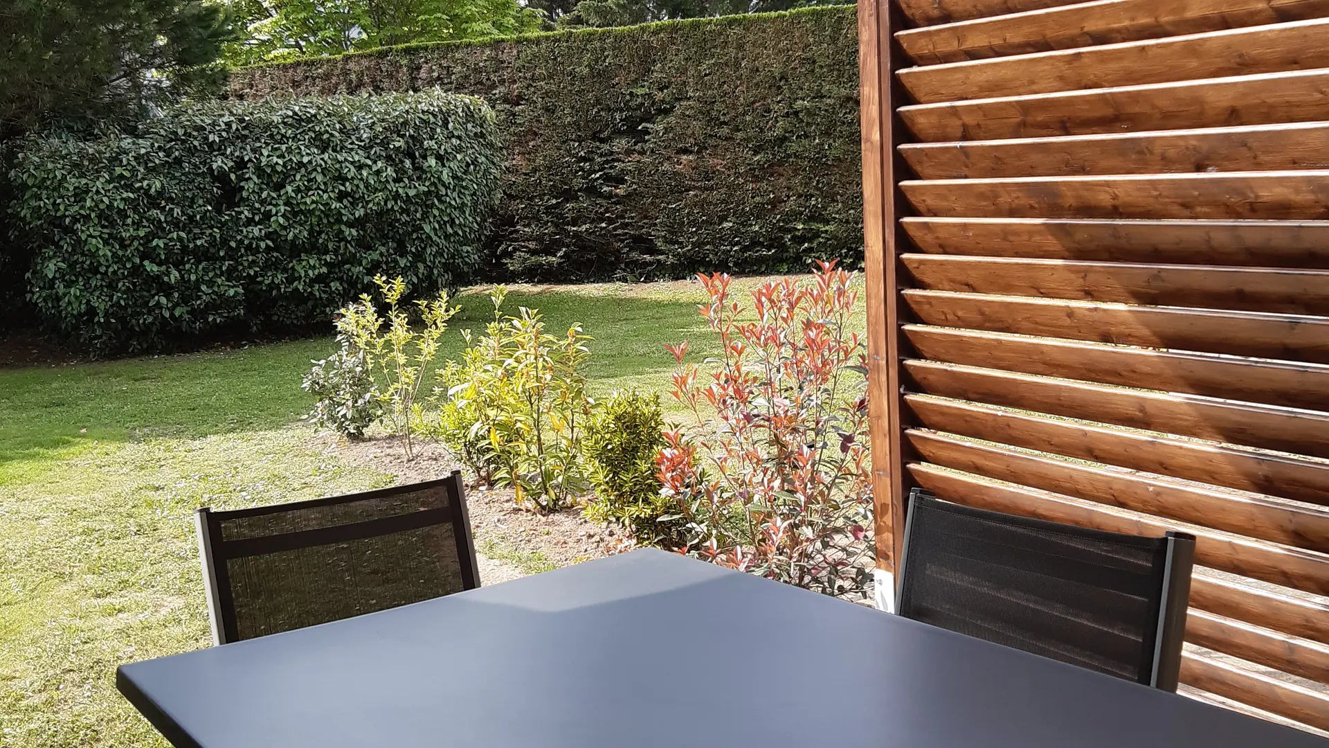 Hebergement-meuble-location-jossec-Carnac-terrasse
