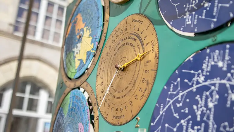 horloge astronomique - La Mennais - cadrans - Ploërmel - Morbihan