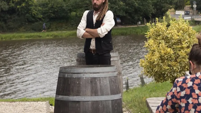 Jean-Le-Raconte'Art_Les_Saltimbranques_contes_animations_DestinationBroceliande