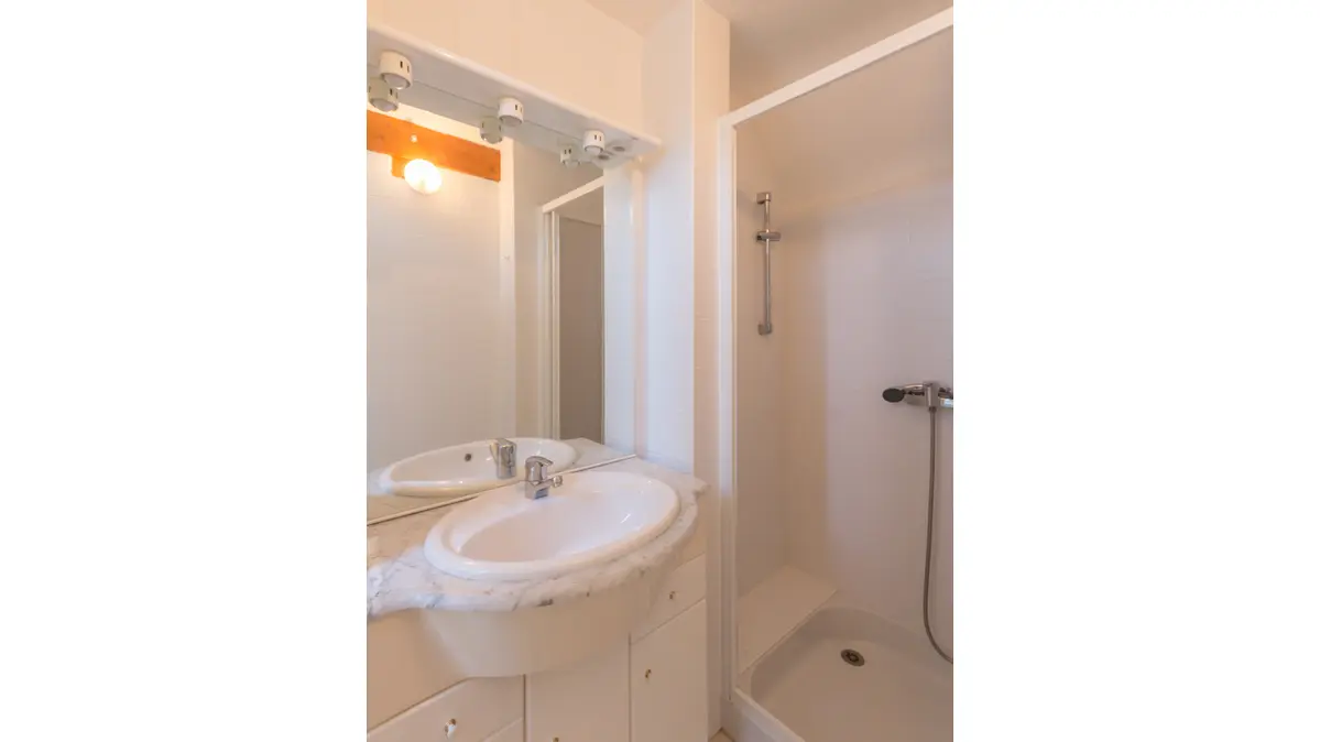 Location vacances_Gîtes du Rhun_Bidens_salle d'eau_Pluméliau-Bieuzy©Gîtes de France Morbihan