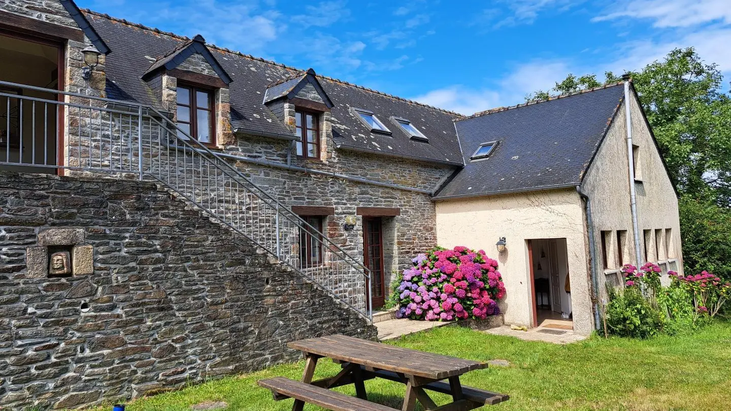 Location vacances_Gîtes du Rhun_Paeonia_extérieur_Pluméliau-Bieuzy©Gîtes de France Morbihan