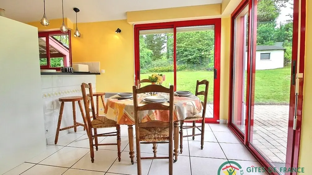 Location vacances_gîte ty Arthur_salle à manger_La Chapelle-Neuve_Vallée du Blavet©Gîtes de France 56