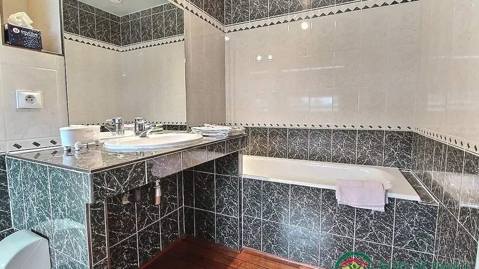 Location vacances_gîte ty Arthur_salle de bain2_La Chapelle-Neuve_Vallée du Blavet©Gîtes de France