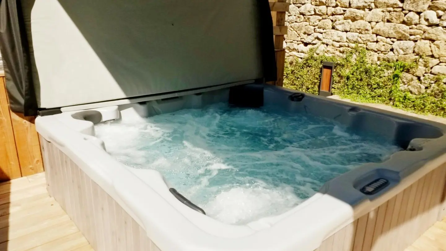 Location vacances_gîtes_à fleur d'eau_Thalia_spa_Saint-Barthélemy©Gîtes de France
