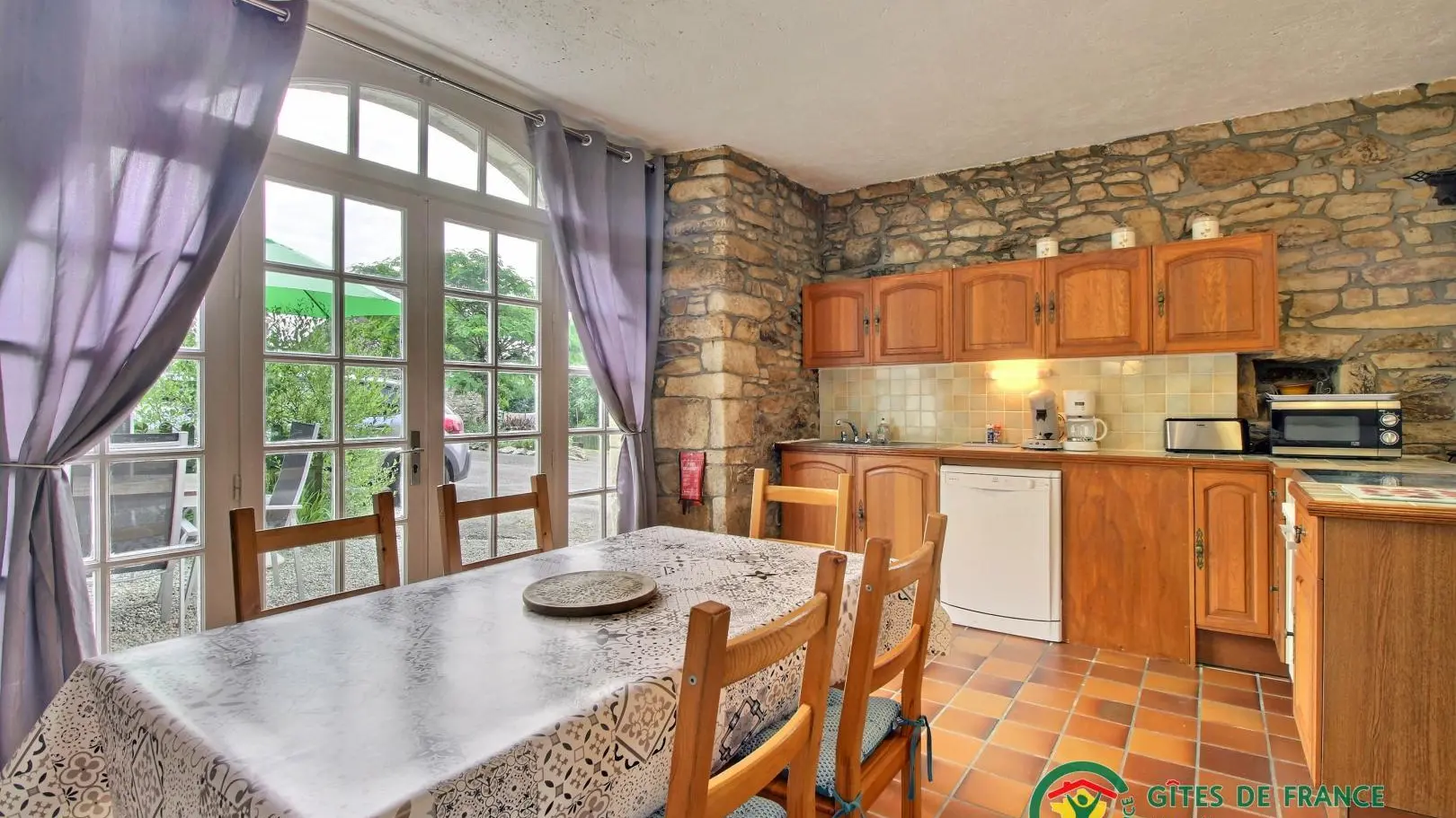 Location vacances_gîtes de Kerabellec_Pierrot_salle à manger_Baud_Vallée du Blavet©Gîtes de France