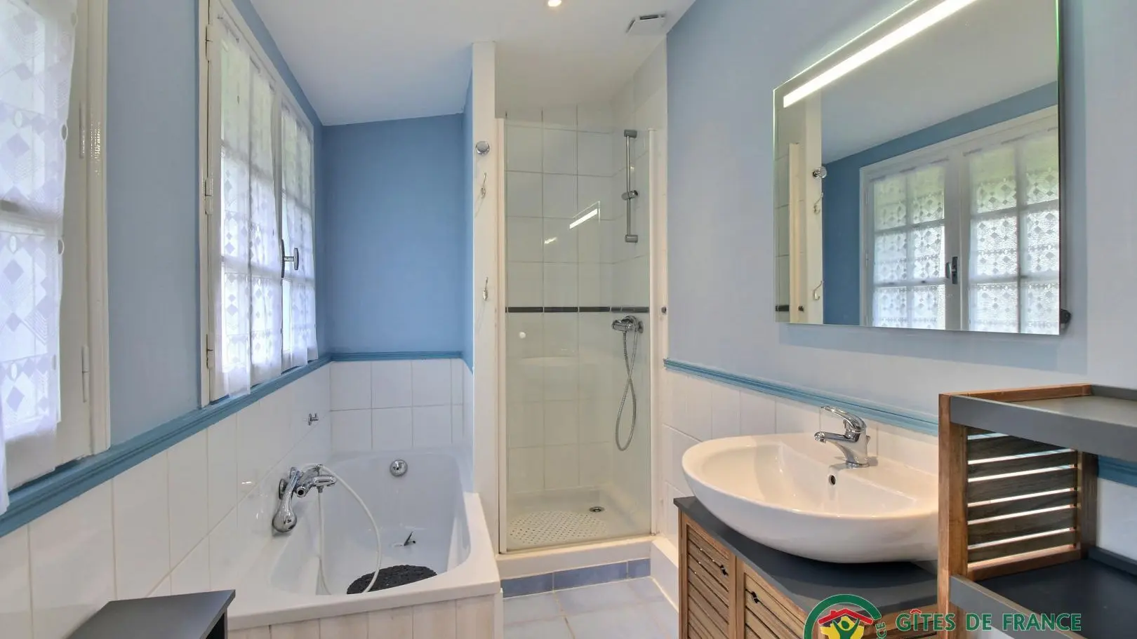 Location vacances_gîtes de Kerabellec_Pierrot_salle de bain_Baud_Vallée du Blavet©Gîtes de France