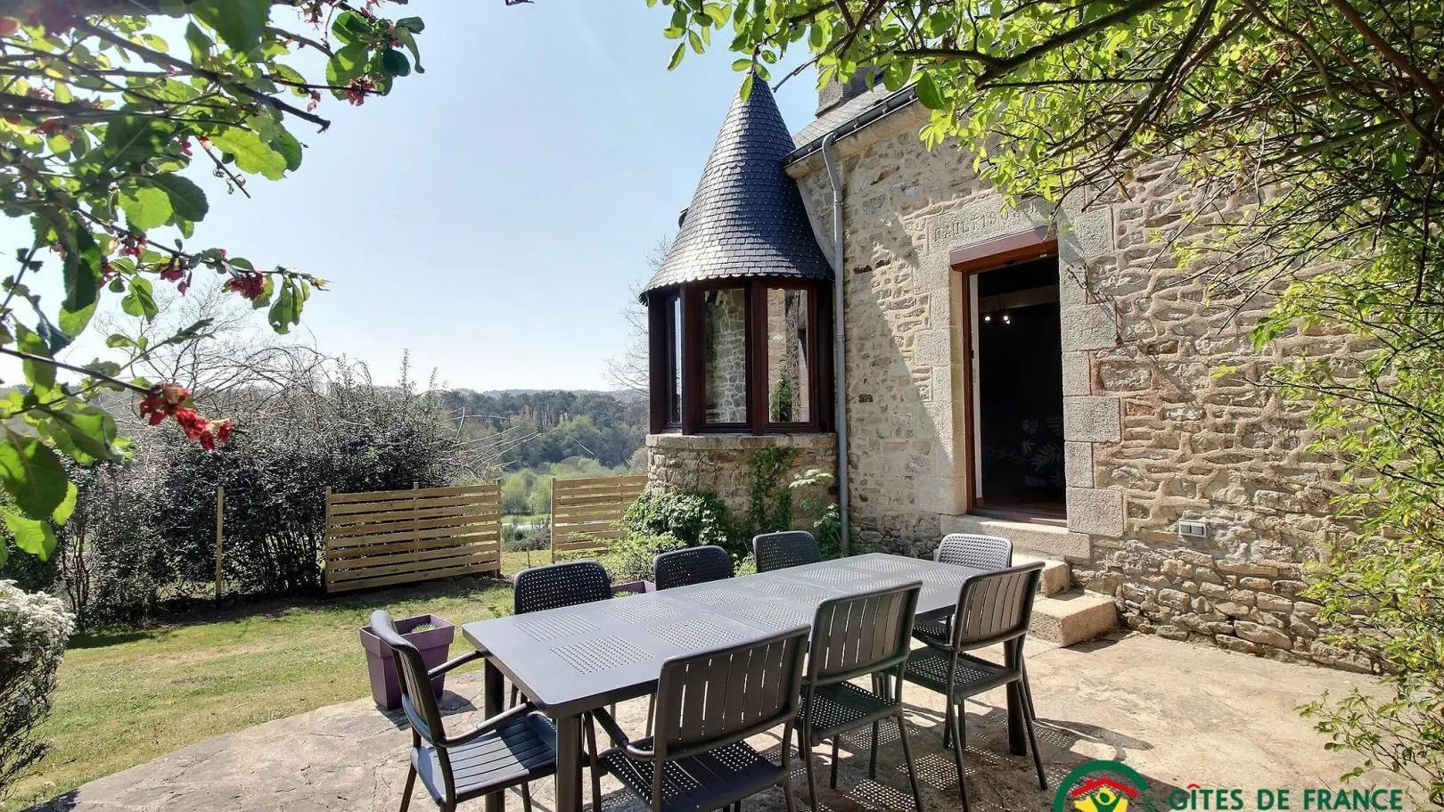 Location_Domaine de Lann Kerhuerh_Camélia_terrasse_La Chapelle-Neuve©Gîtes de France Morbihan