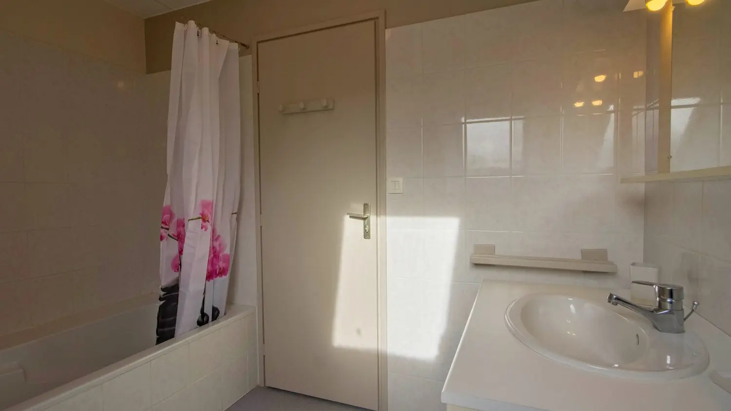 Location_Gîtes de Kerlann_Ty Kaouenn_salle de bain_La Chapelle-Neuve©GDF Morbihan