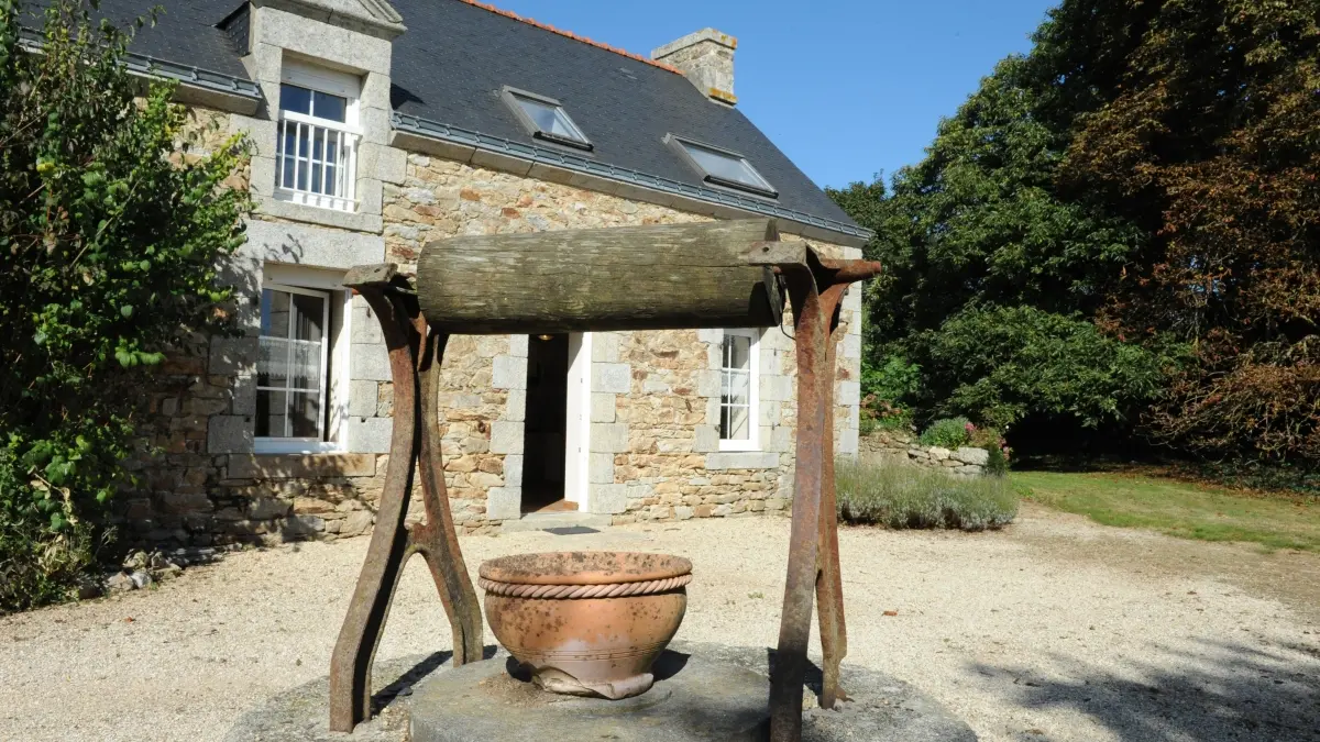 Location_Gîtes de Kerlann_Ty Kaouenn_puits_La Chapelle-Neuve©Gîtes de France 56