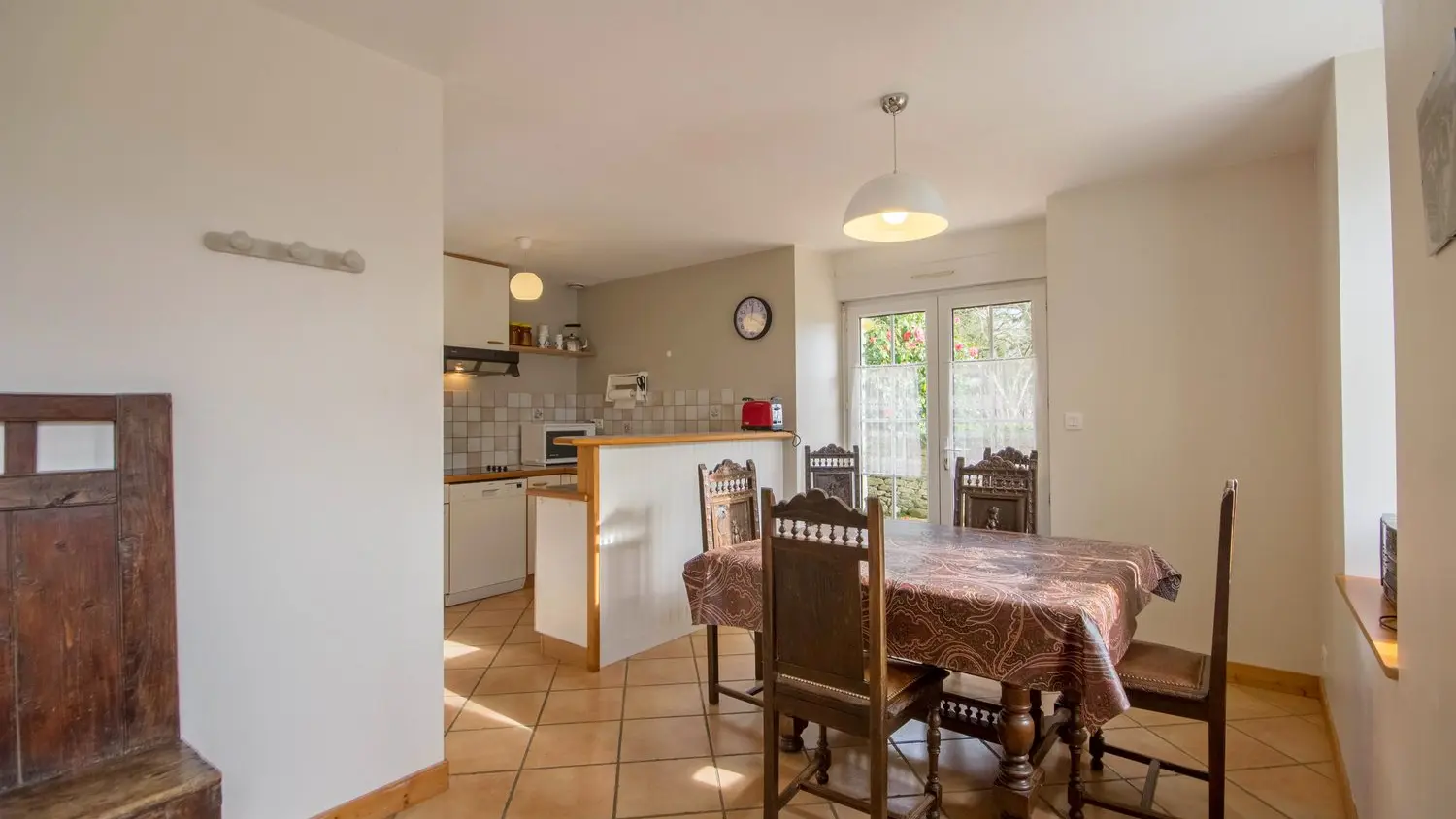 Location_Gîtes de Kerlann_Ty Kaouenn_repas_La Chapelle-Neuve©Gîtes de France 56