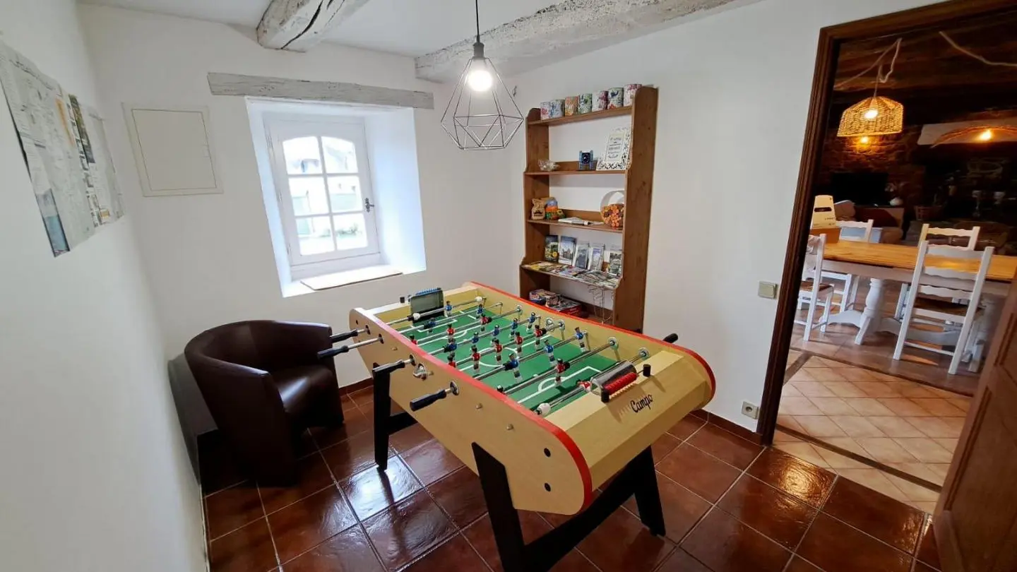 Location_gîte chaumière de Floranges_baby-foot_La Chapelle-Neuve©Gîtes de France