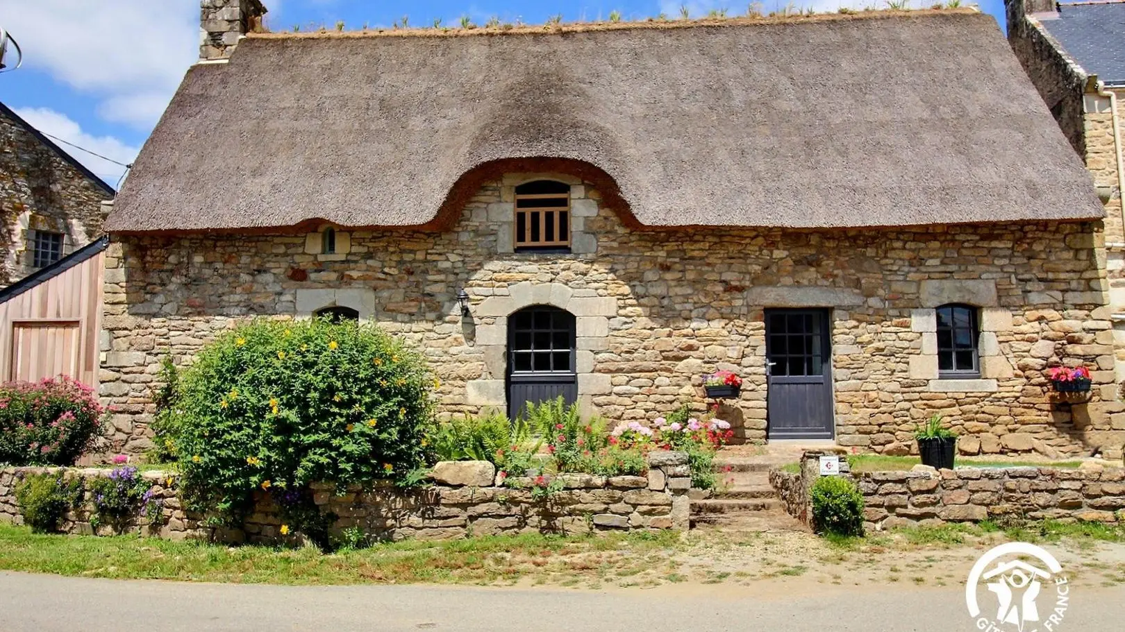 Location_gîte chaumière de Floranges_façade_La Chapelle-Neuve©Gîtes de France