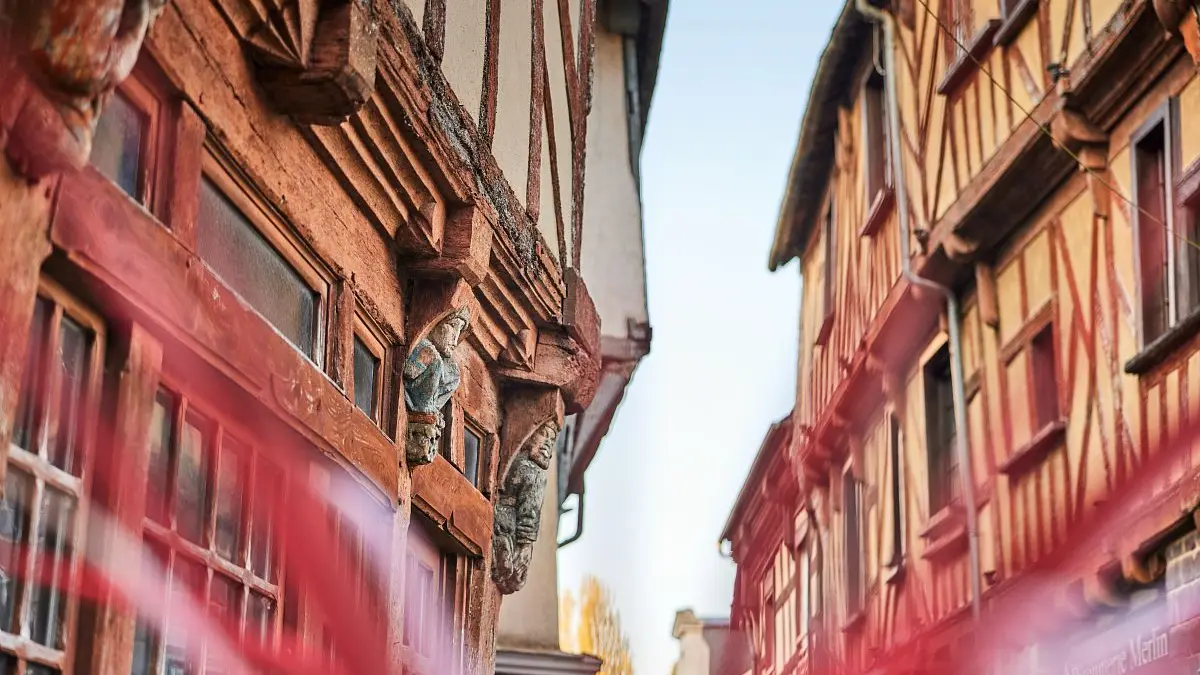 Malestroit_Maisons pans de bois rouge_crédit Alexandre Lamoureux_Validité 2031