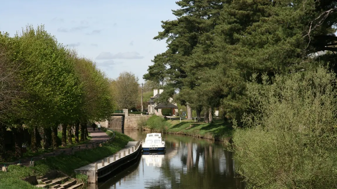 Malestroit canal de Nantes à Brest écluse