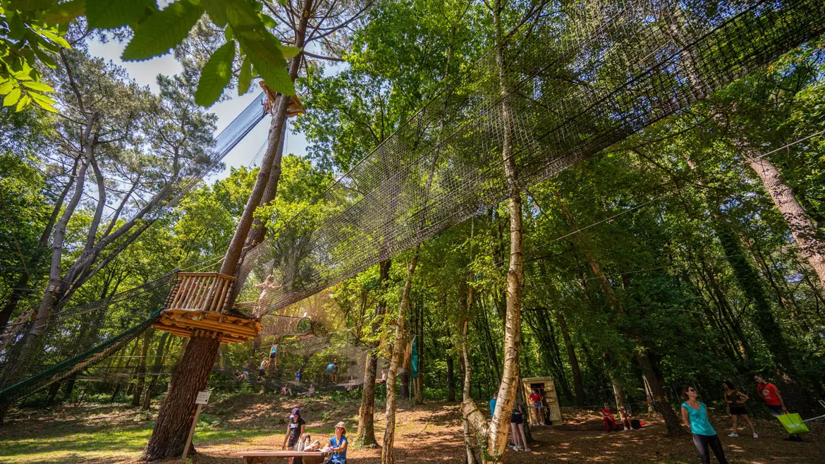 Base de loisirs Moulin Neuf Aventure - Filets dans les arbres