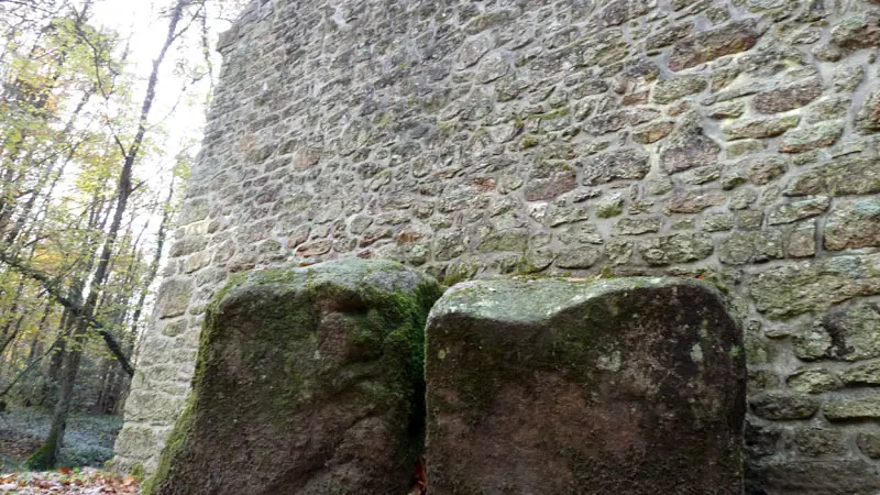 St Guyomard chapelle St Maurice menhir