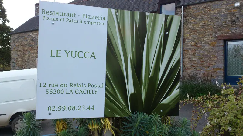 Terrasse pizzeria Le yucca, La Gacilly, Destination Brocéliande, Bretagne