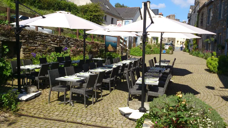 Terrasse pizzeria Le yucca, La Gacilly, Destination Brocéliande, Bretagne